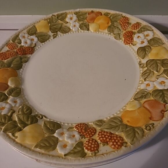 Set of Four Metlox Dinner Plates - Picture 3 of 8